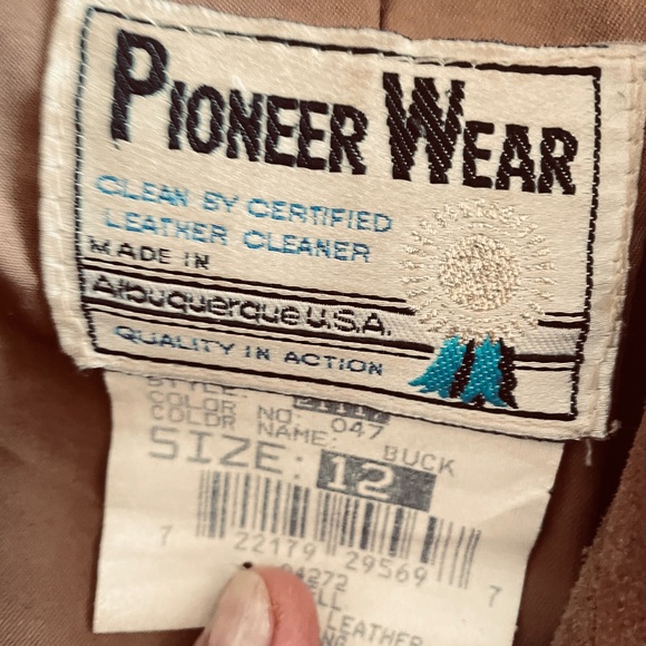 Vintage 80s Pioneer Wear Women’s Leather Fringe Jacket. - Picture 5 of 10